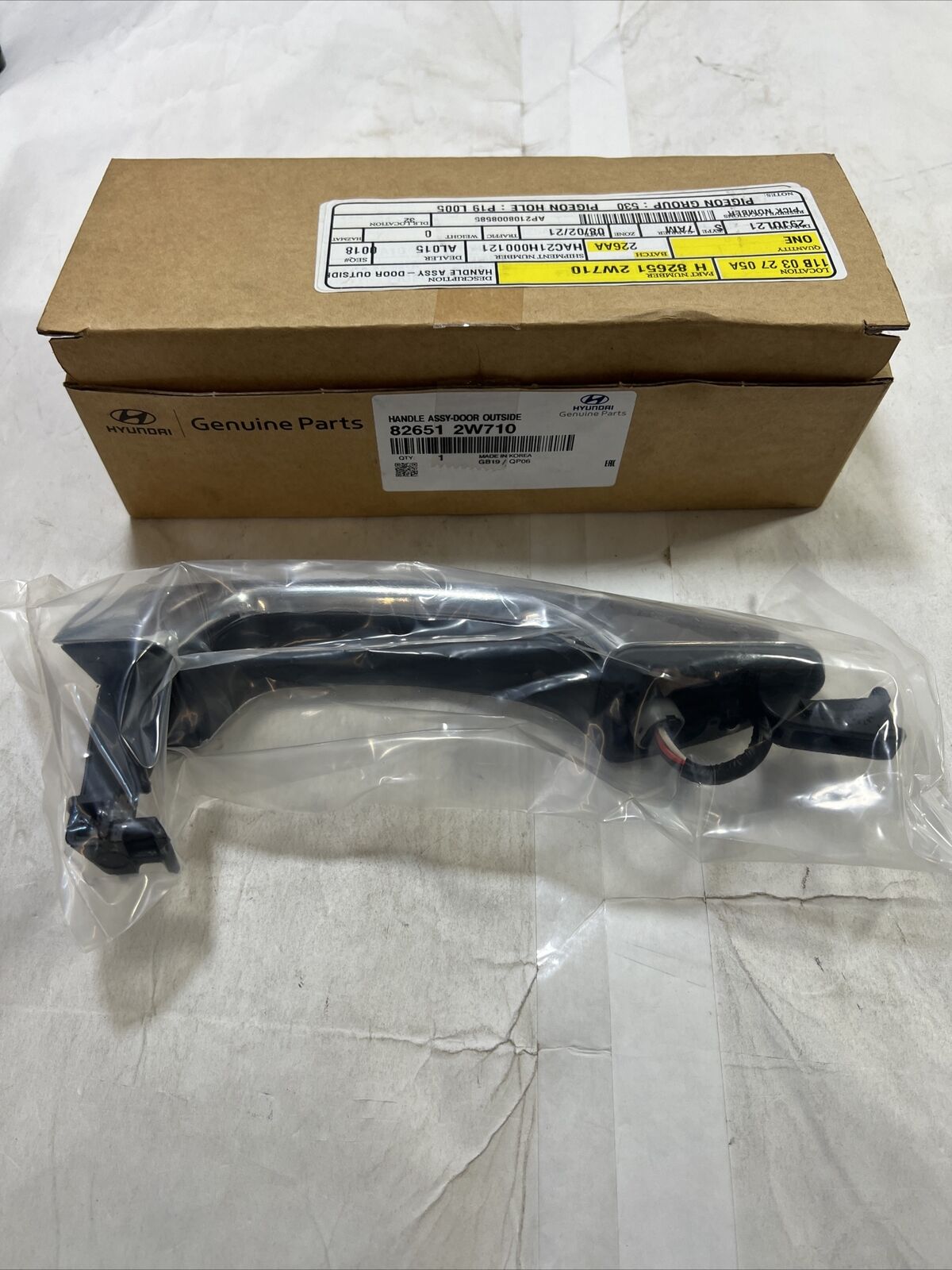 Genuine OEM Hyundai Santa Fe Exterior Door Handle Assembly 13-18 826512W710