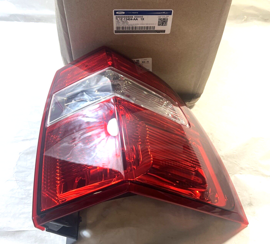 Genuine OEM Ford Expedition Rear Right Side Tail Light Lamp Assembly 7L1Z13404AA