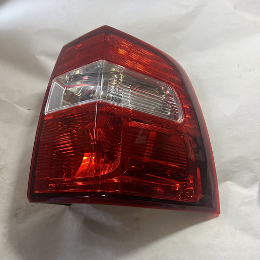 Genuine OEM Ford Expedition Rear Right Side Tail Light Lamp Assembly 7L1Z13404AA