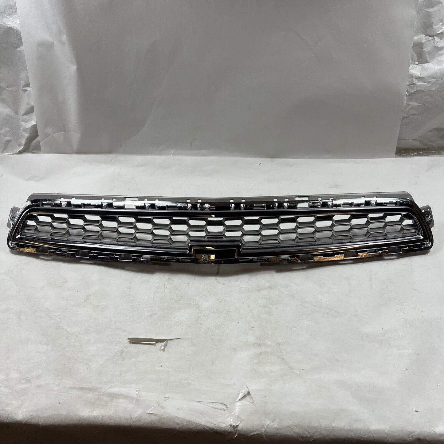 Genuine GM OEM Chevrolet Malibu Front Bumper Grille 2013 22847849