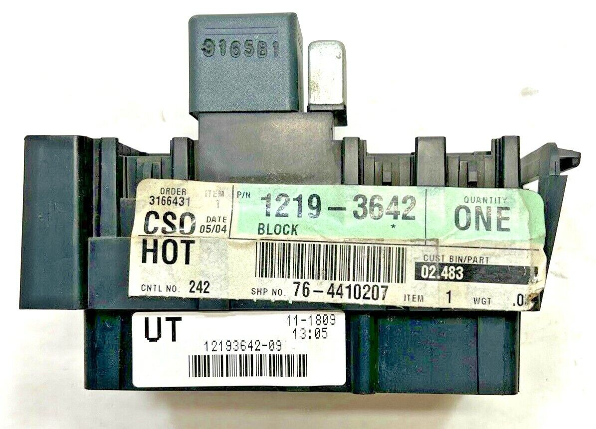 New OEM Genuine GM 2005-2007 TRUCKS FUSE BOX HOLDER 12193642