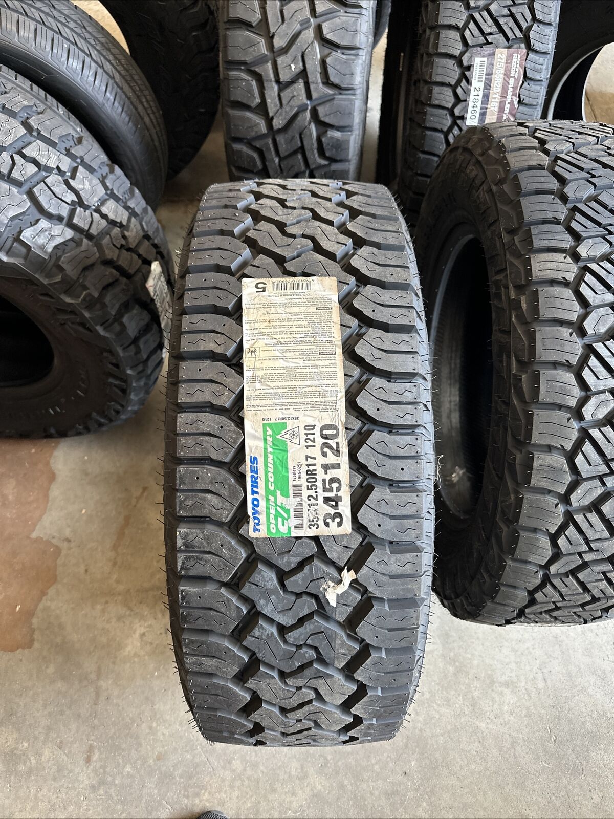 1 New TOYO Tire OPEN COUNTRY C/T 35/12.5-17 121Q (125965)