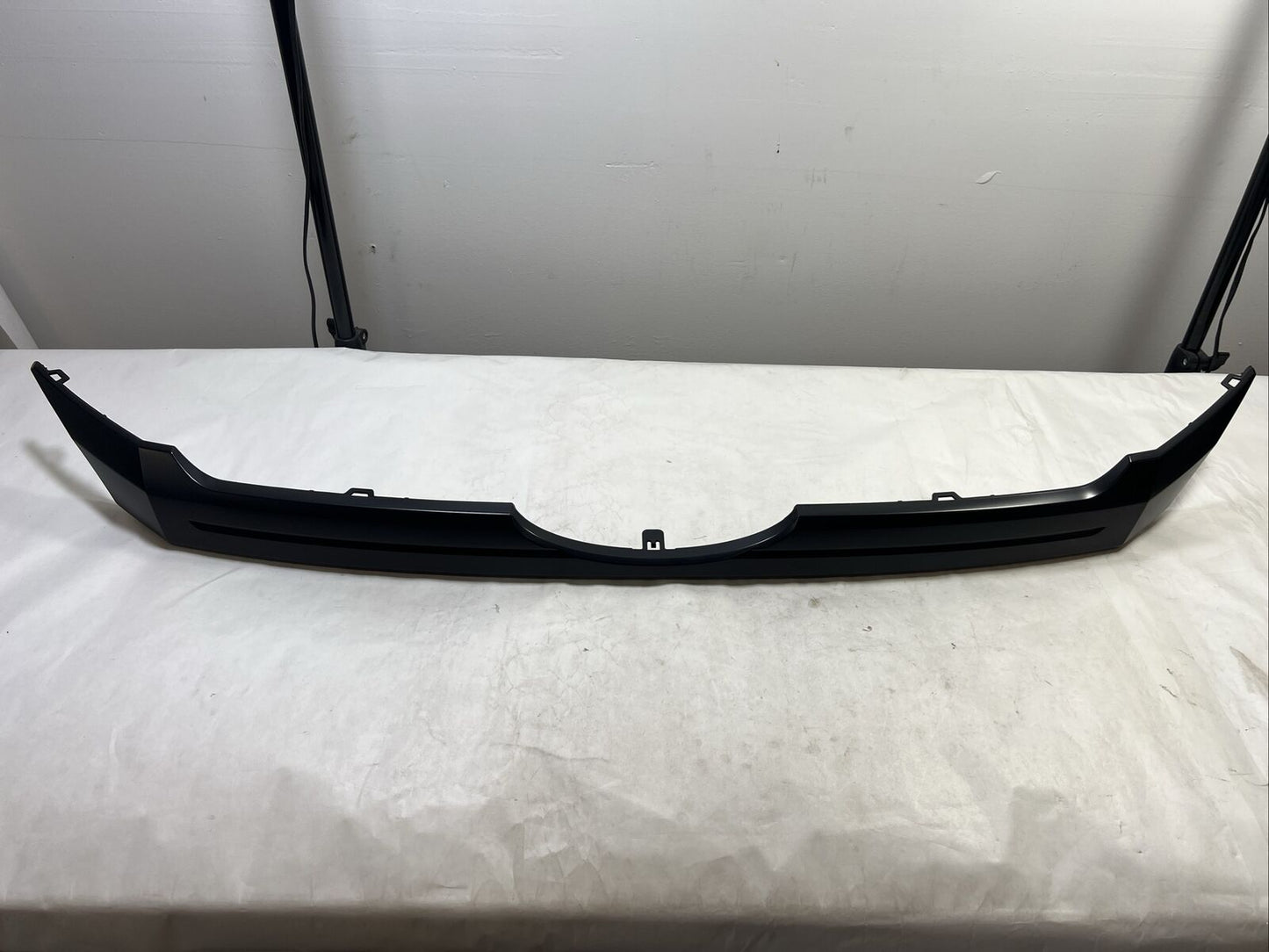 Genuine OEM Ford Edge Lower Center Radiator Grille Molding 11-14 BT4Z8200DPTM