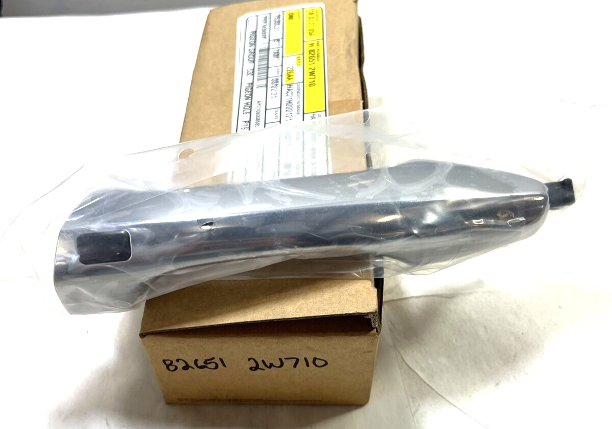 Genuine OEM Hyundai Santa Fe Exterior Door Handle Assembly 13-18 826512W710