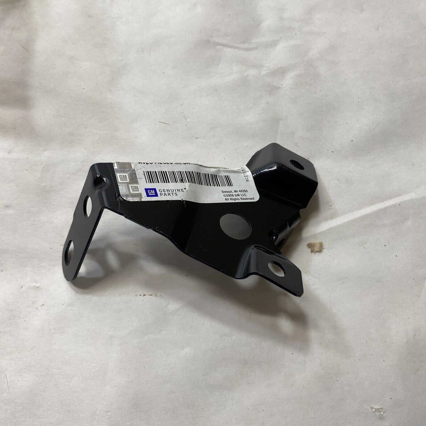 New OEM Genuine GM Impala 14-20 Front Driver Side Fender Front Bracket 23142193