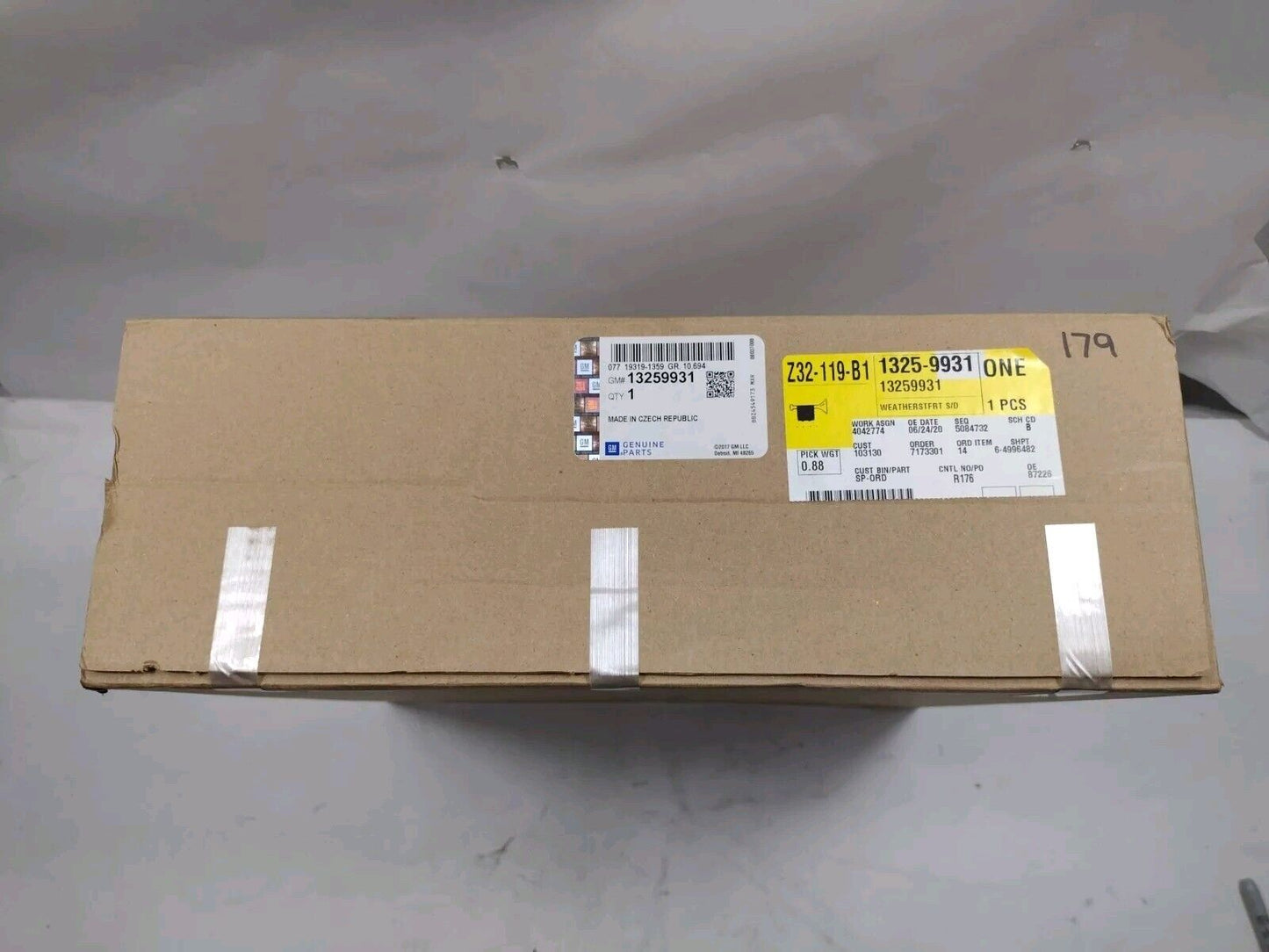 Genuine GM Front Side Door Weatherstrip 13259931