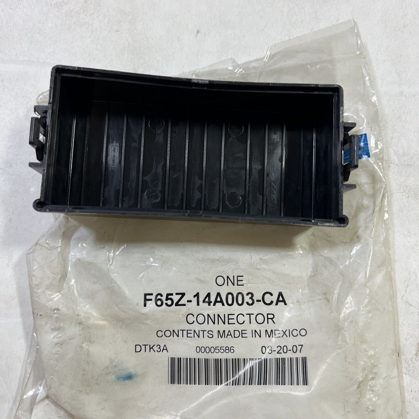 Genuine OEM Ford Expedition Rear Housing Connector 2007-2017 F65Z14A003CA