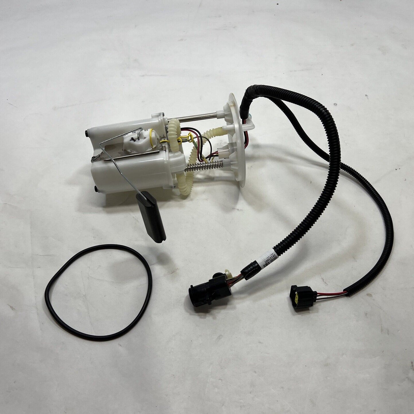 New OEM Ford Fuel Pump and Sender Assembly Motorcraft PFS-244 YF1Z9H307BD