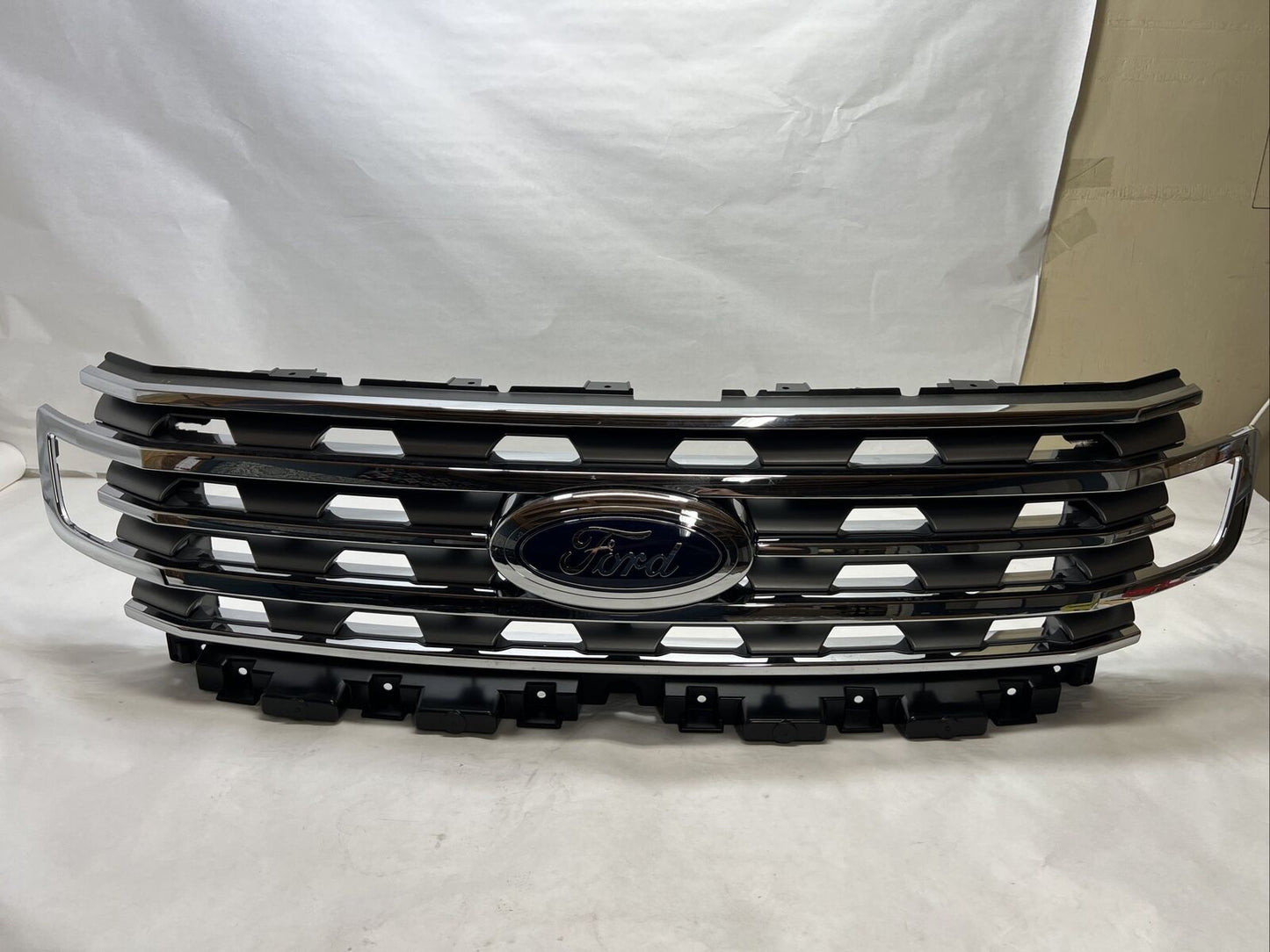 New OEM Ford Expedition 2018-2021 Front Grille GENUINE JL1Z8200FC
