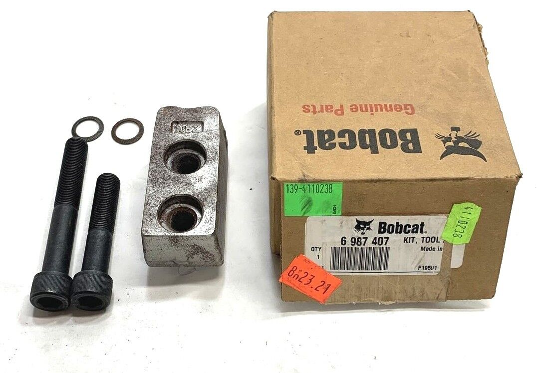 New OEM Bobcat Tool Kit 6 987 407  6987407