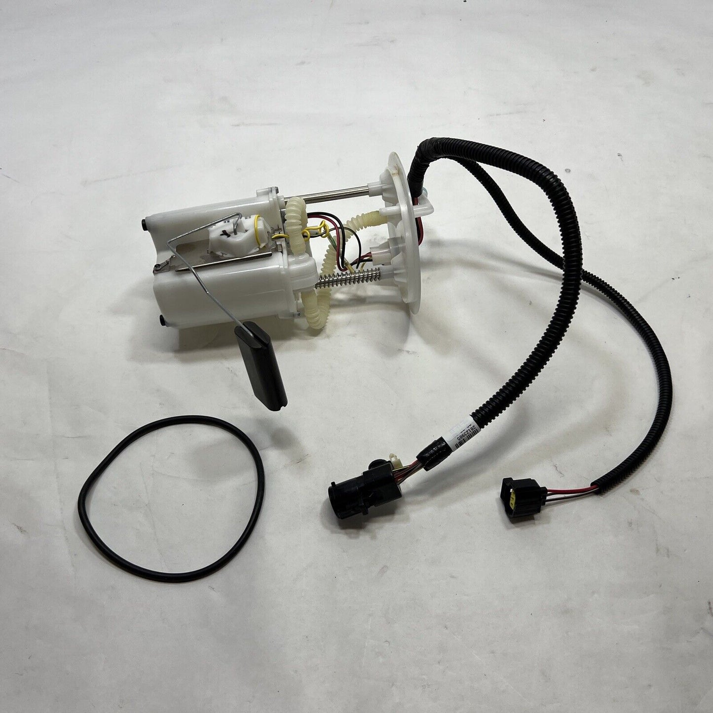New OEM Ford Fuel Pump and Sender Assembly Motorcraft PFS-244 YF1Z9H307BD