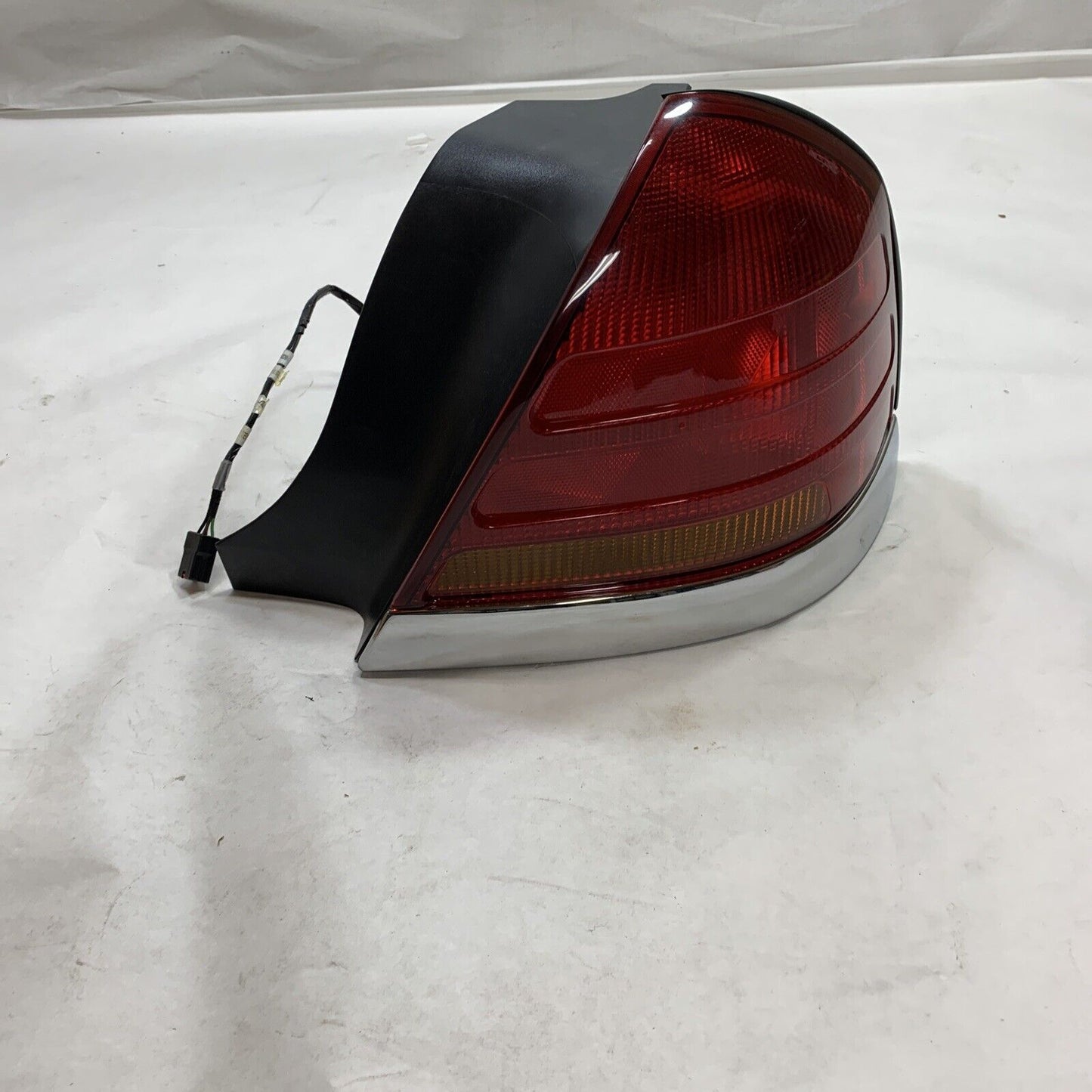 New OEM Genuine Ford Crown Victoria Rear Right Tail Light Lamp 1W7Z-13404-AA