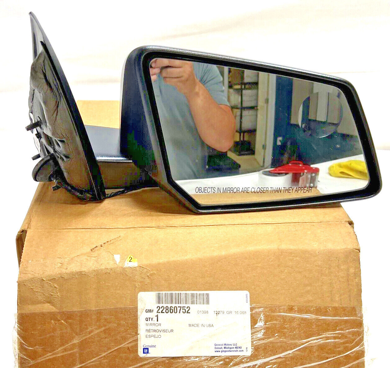 New OEM Genuine GM General Motors Right Passenger Side Mirror Assembly 22860752
